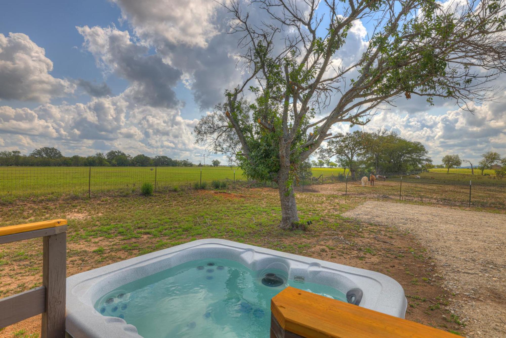 Sage: Peaceful Hill Country Retreat With Hot-Tub! Villa Fredericksburg Eksteriør bilde