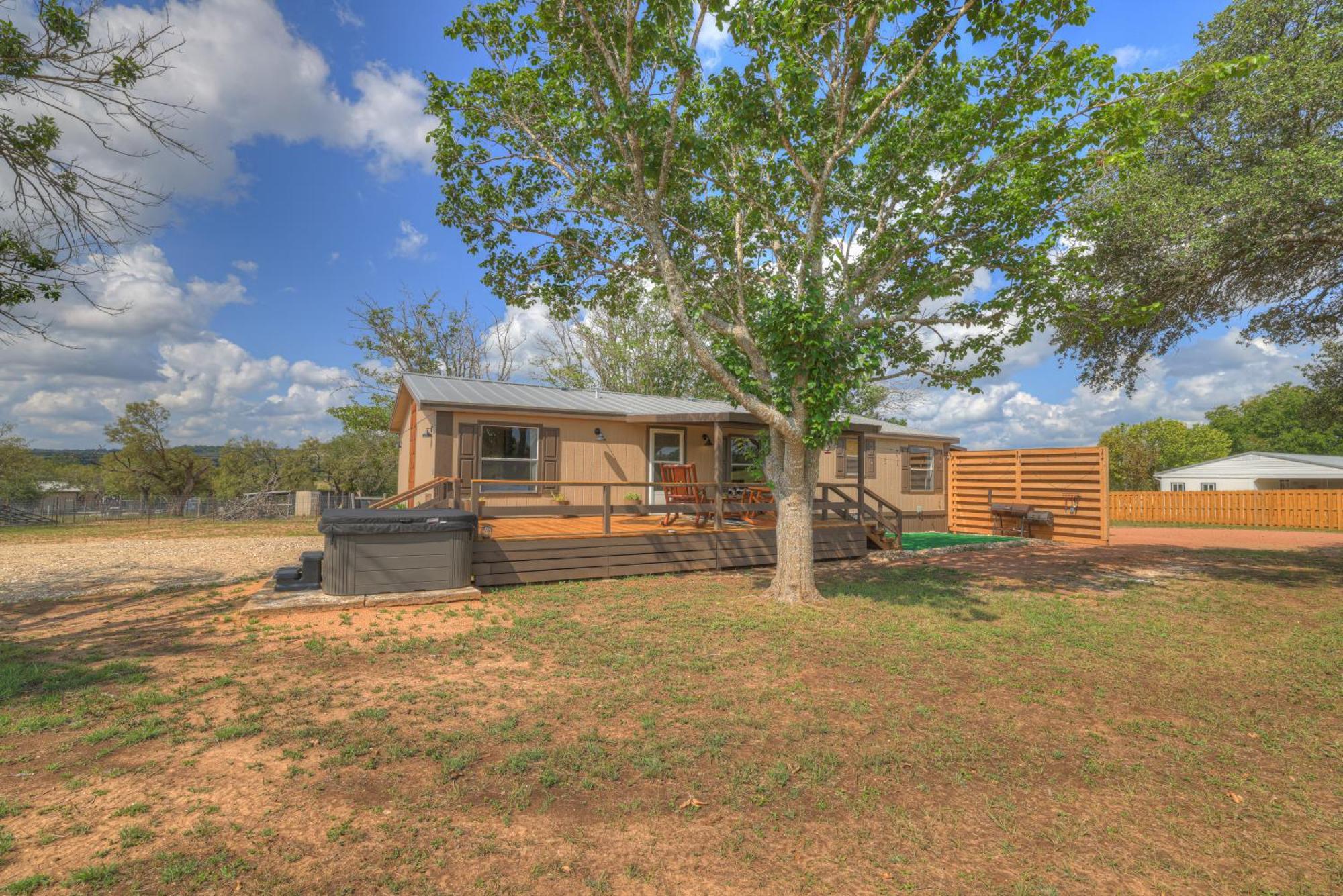 Sage: Peaceful Hill Country Retreat With Hot-Tub! Villa Fredericksburg Eksteriør bilde